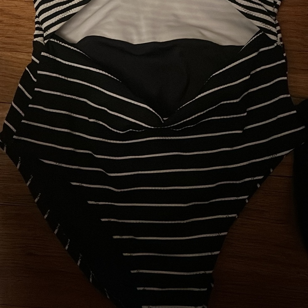 Bathing suits! - Picture 3 of 7